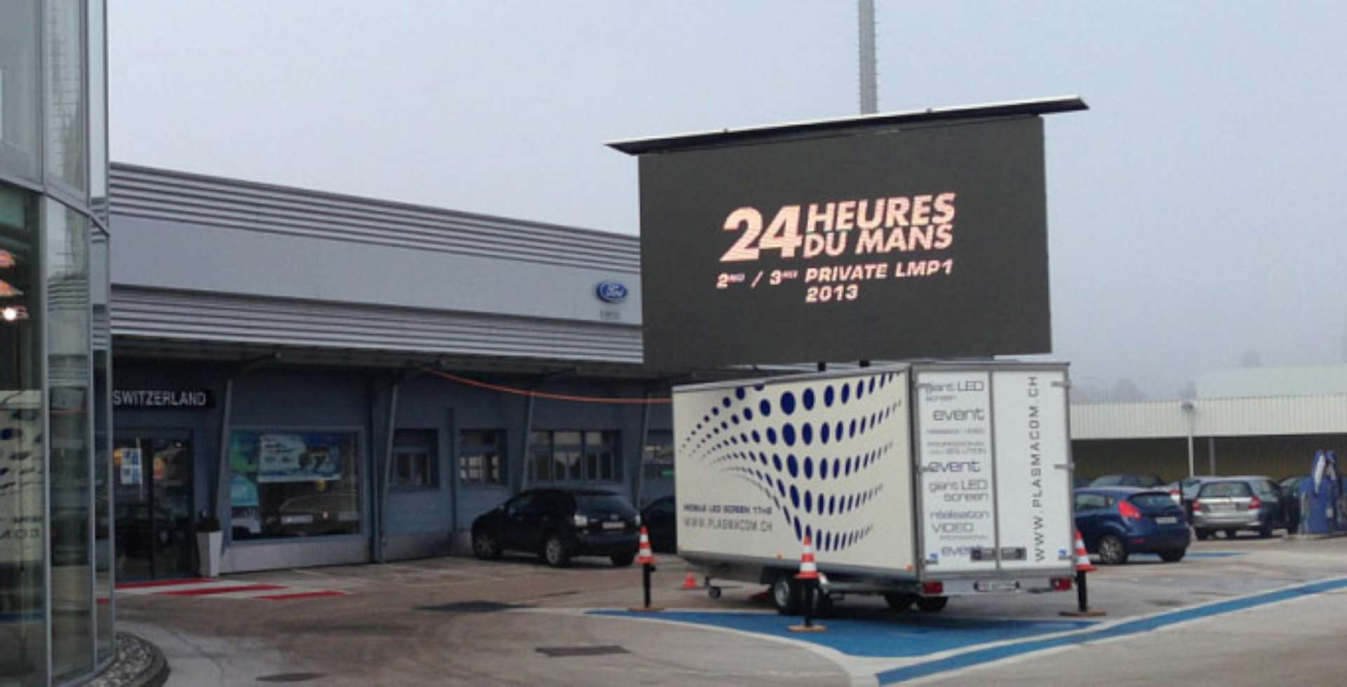 Remorques A Ecrans Led 02 Remorque Ecran Led Devant Batiment Carrosserie Sensi