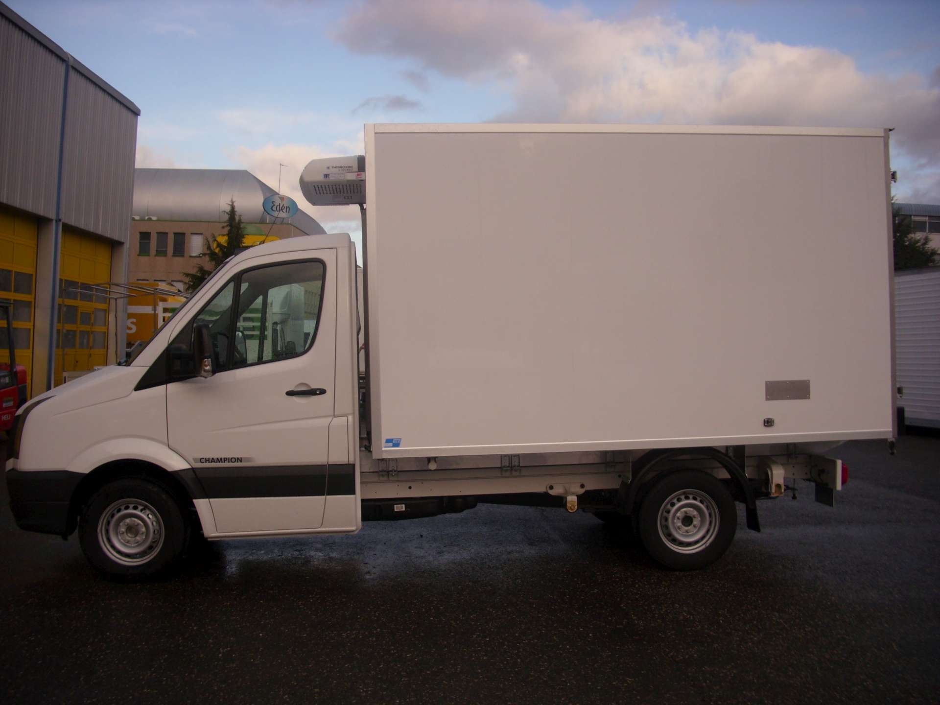 Vehicules Isothermes Et Frigorifiques Camion Frigorifique Migros Vue Laterale Carrosserie Sensi