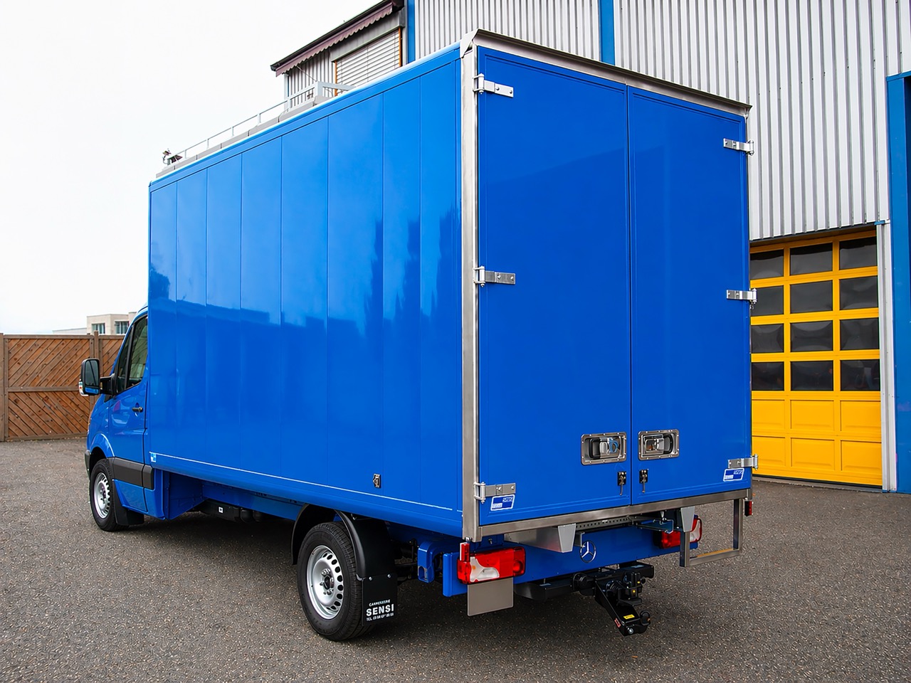 Caisse Demenageuse Bleue Arriere Sensi